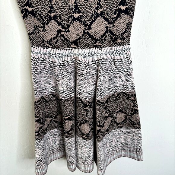 Alexander McQueen Snake Fit Flare Mini Dress - Picture 6 of 7